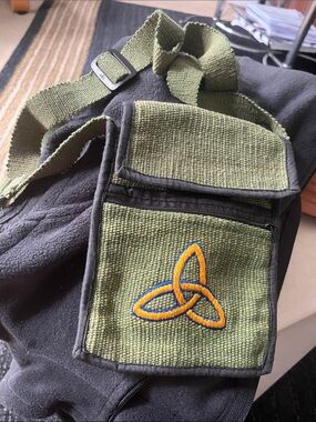 The canvas messenger bag with Celtic Triquetra knot